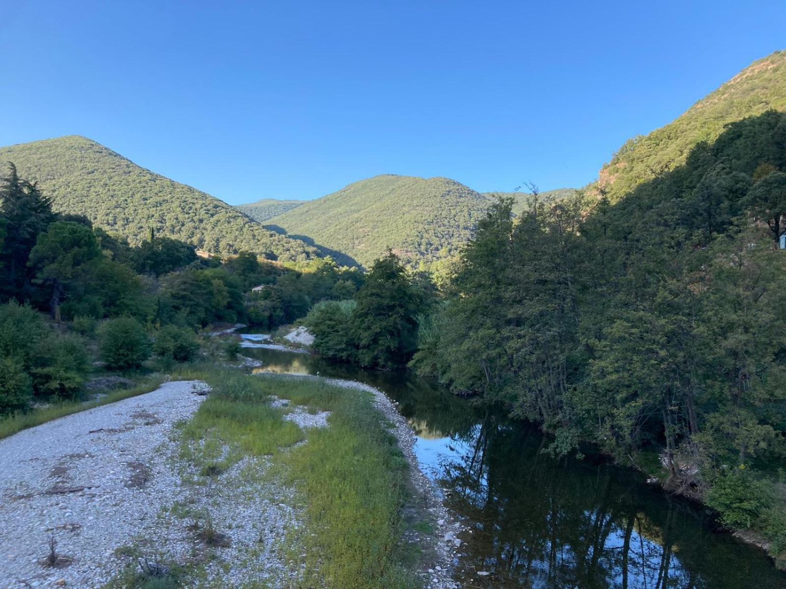 Suite Bambou Bien-Etre A Bali - Le Soleil Des Cevennes 圣让杜加尔 外观 照片